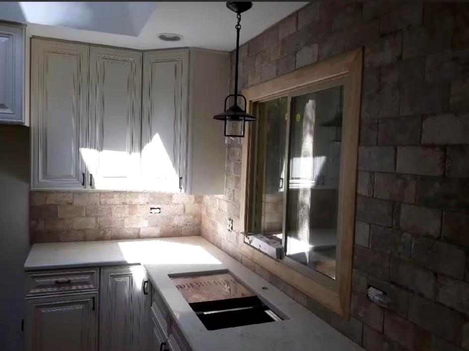 Custom Cabinetry & Stone Backsplash